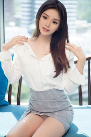 两个领导在车里吃我奶视频_超清高清免费观看
